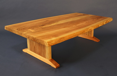 越後根曲がり杉座卓 | ウッドワーク 杣事務所 | 国産針葉樹を使用した